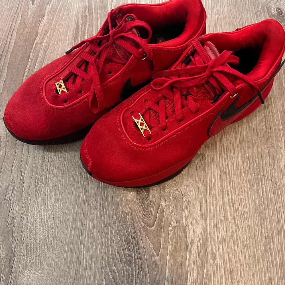 Nike LeBron 20 EP x Liverpool F.C